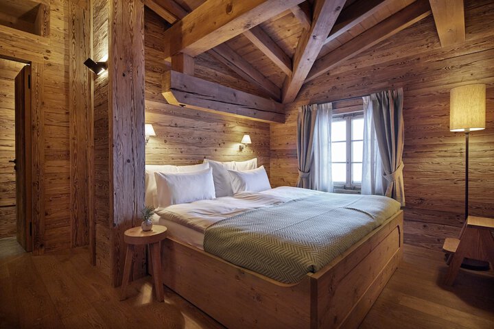 Room 6 of 27