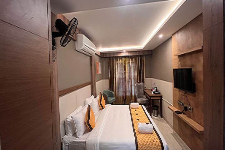 Room 6 of 50