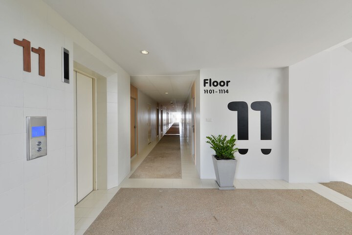 Ballroom/Hall 49 of 63