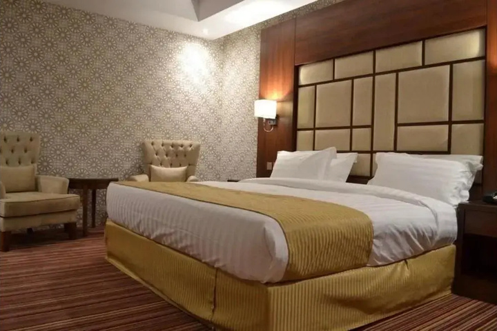 Room 4 of 15