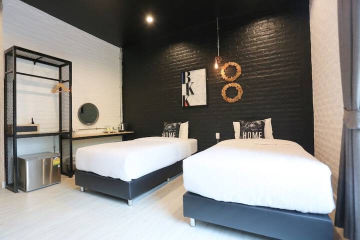 Room 32 of 105