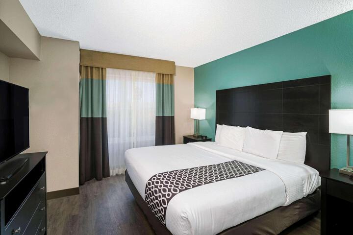 1 King Bed Executive Room (15 of 15)