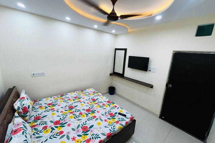 Room 12 of 30