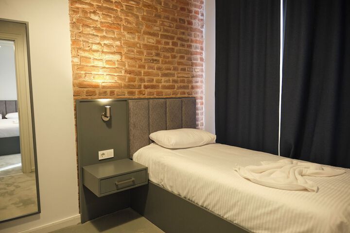 Room 9 of 29
