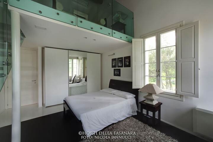 Room 8 of 38