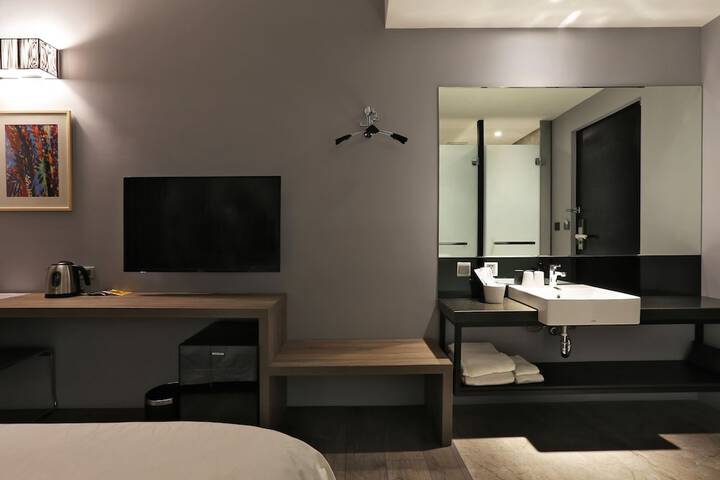 Room 16 of 53