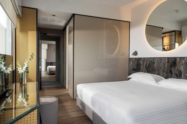 Room 42 of 106