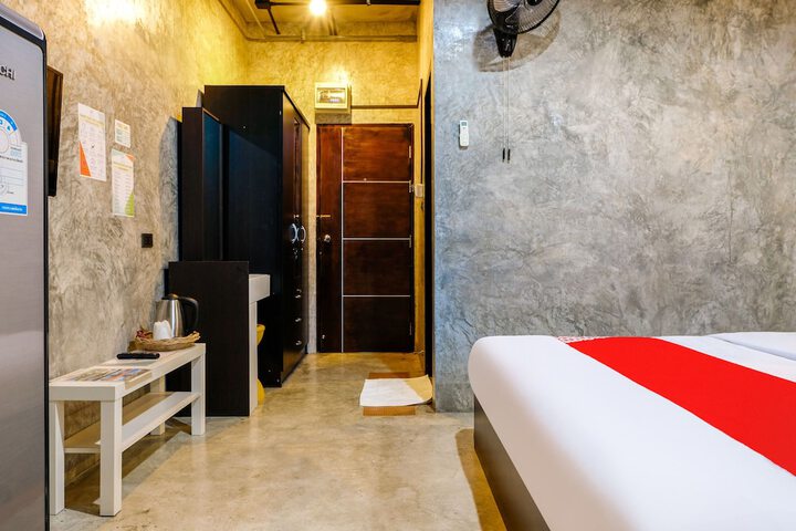Room 7 of 33
