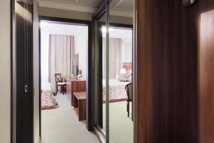 Room 7 of 82