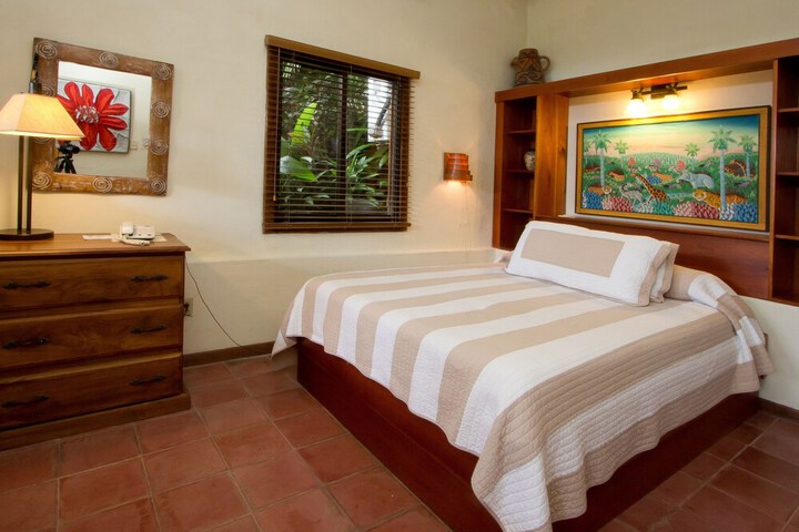 Room 4 of 68