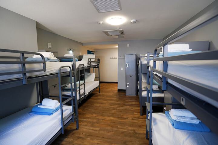 Room 8 of 42