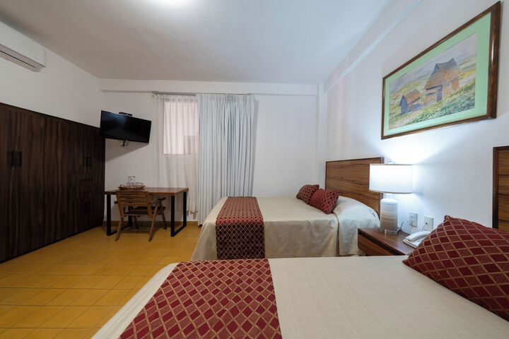 Room 12 of 103