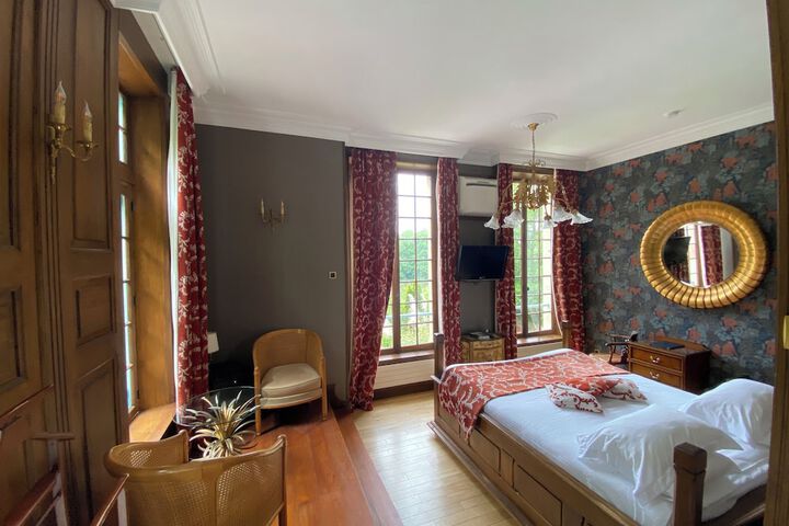 Room 32 of 98