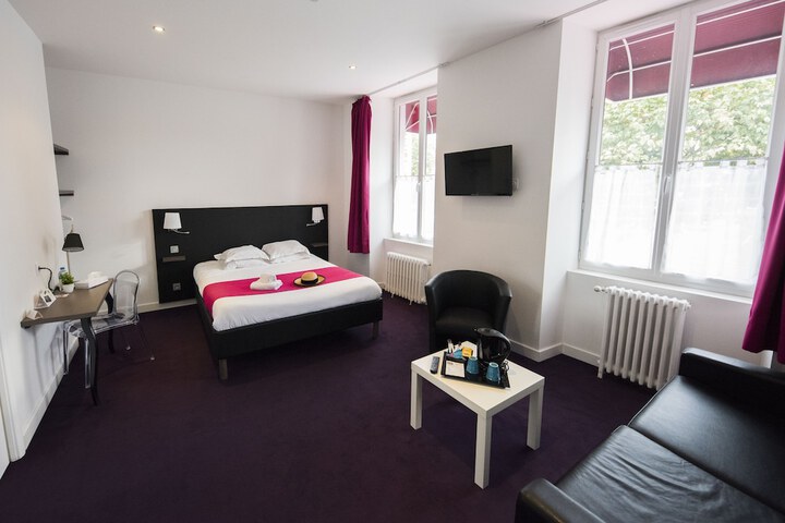 Room 9 of 31