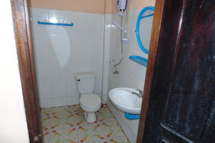 Room 8 of 13