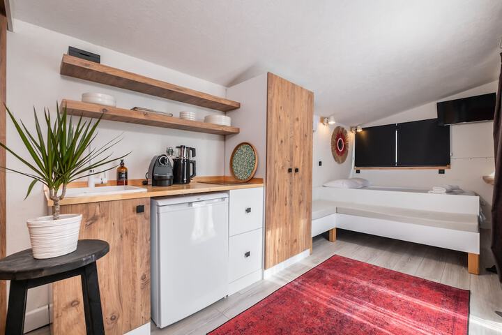 Room 4 of 31