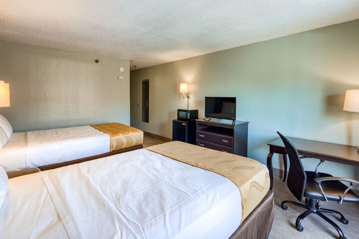 2 Double Beds High Speed Internet Accessible Microwave, Refrigerator Work Desk Continental Breakfast (9 of 9)