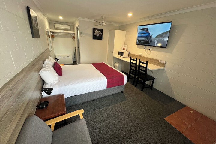 Room 7 of 18