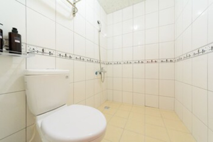 Room 4 of 43