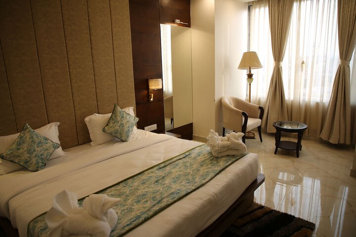 Room 4 of 28