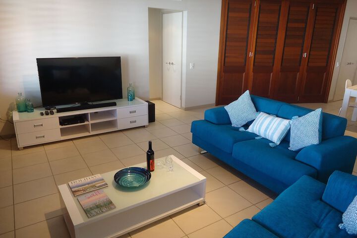 Room 3 of 77