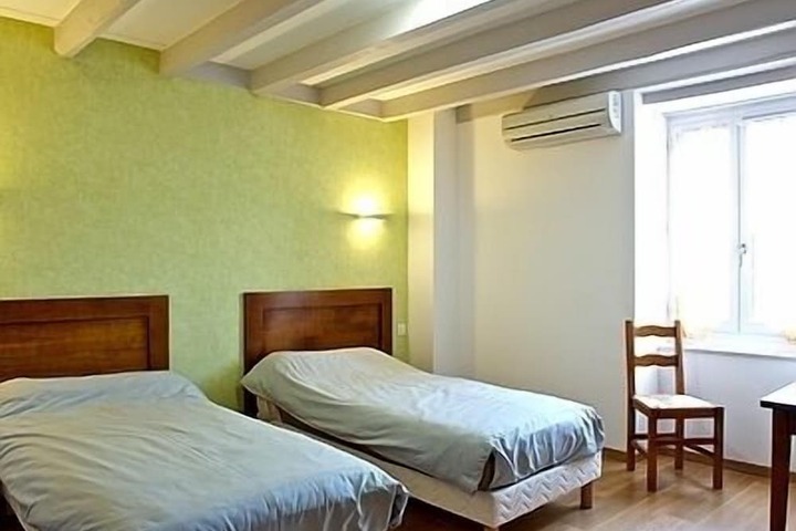 Room 10 of 61
