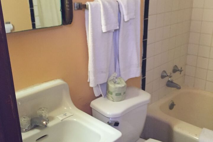 Room 15 of 16
