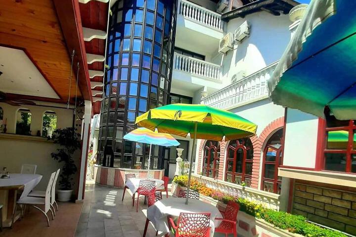 Family Hotel Flora