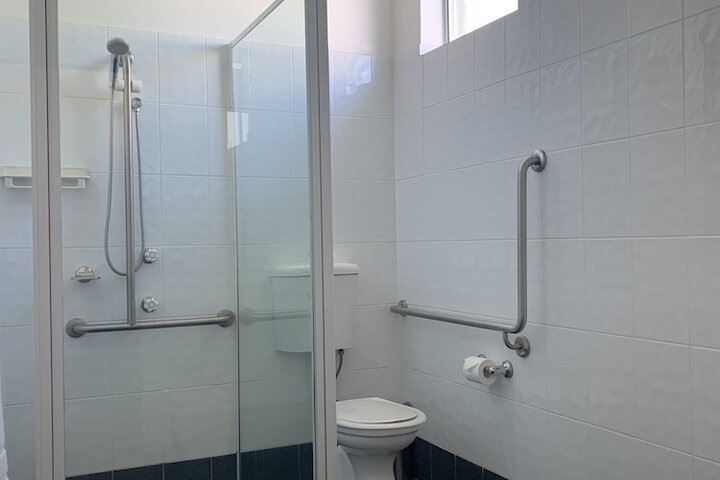 Room 17 of 28