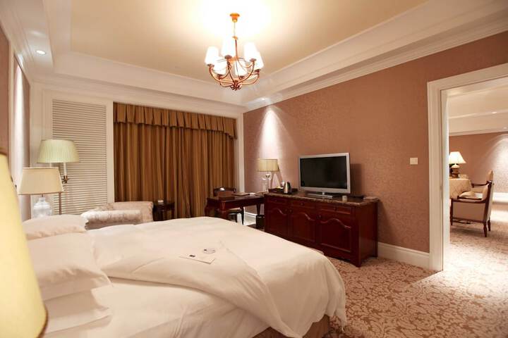 Room 5 of 147