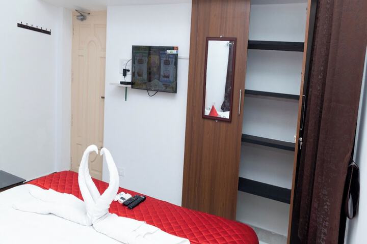 Room 4 of 9