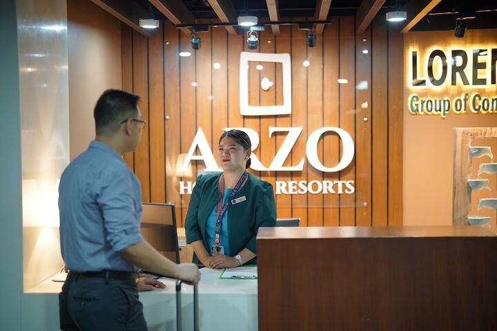 ARZO Hotel Premier