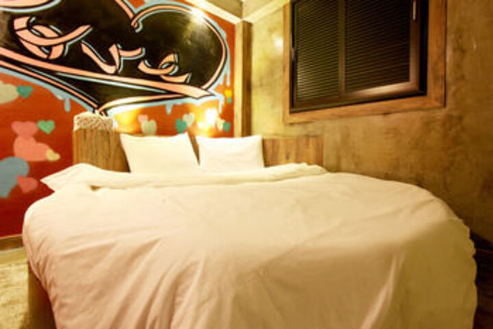 Room 27 of 78
