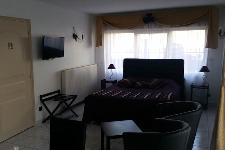 Room 7 of 35