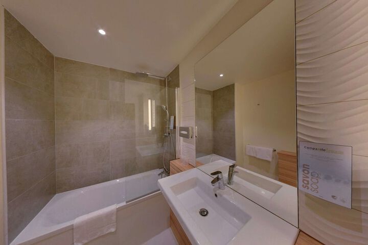 Room 15 of 37
