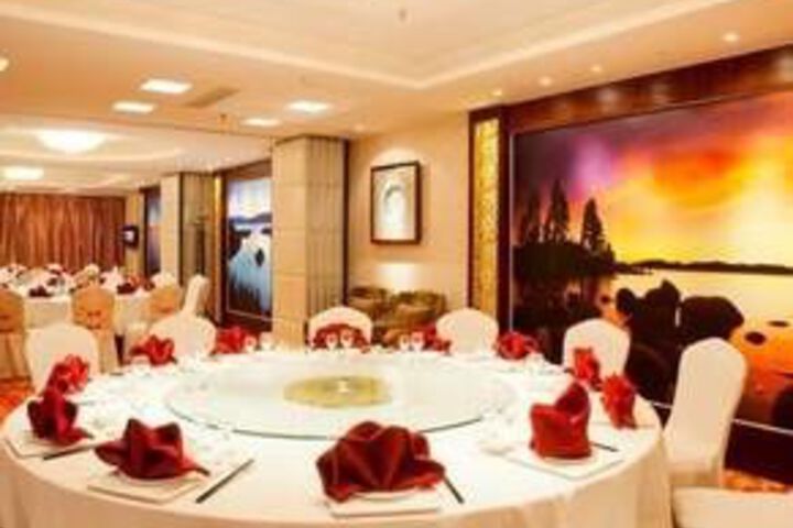 Dining 150 of 180