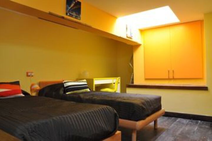 Room 4 of 40