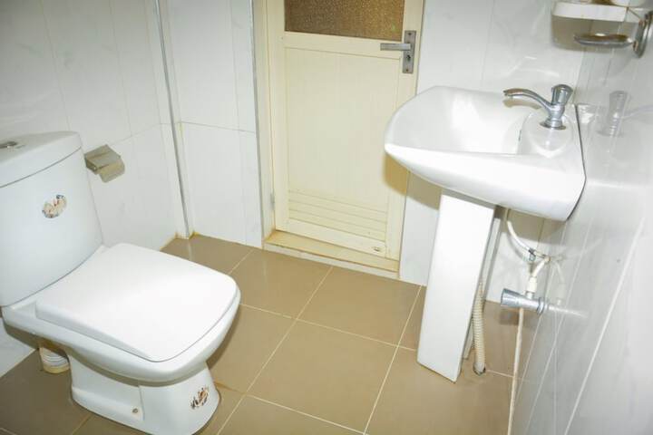 Room 6 of 17