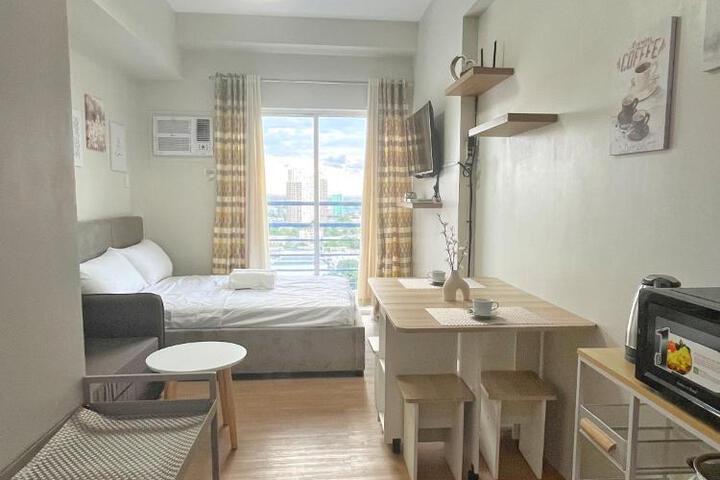 Serenity Stay Condo at 19th floor The Loop Tower Limketkai Center Lucky 19