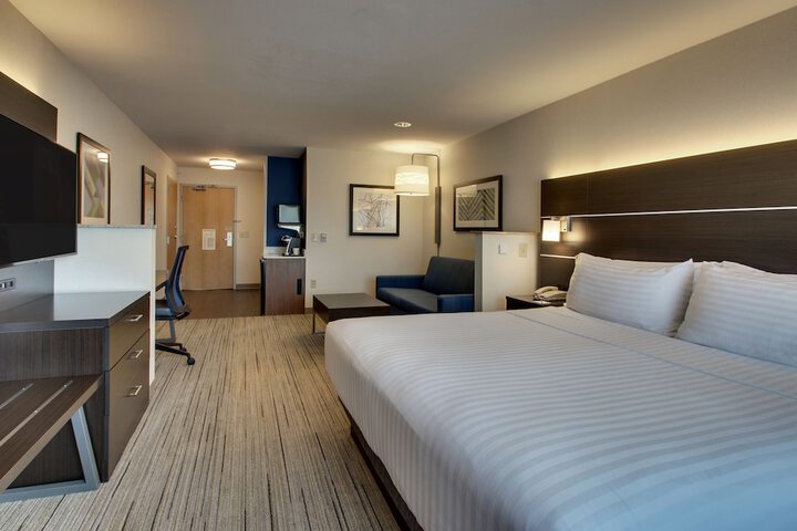 1 King Bed (9 of 37)