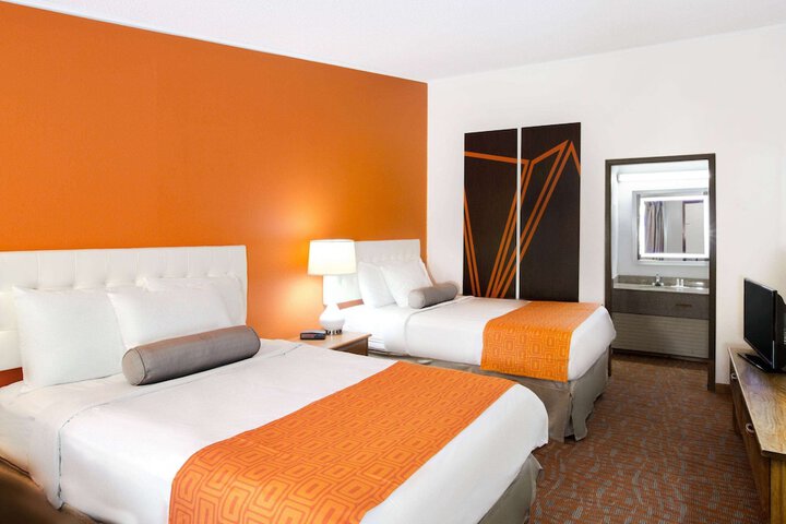 2 Double Beds (7 of 8)