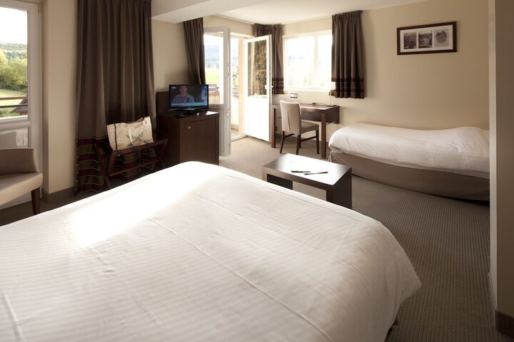 Room 16 of 40