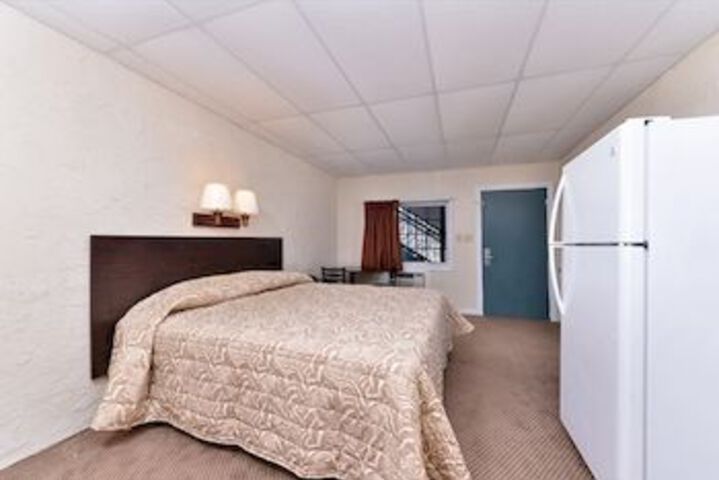 Room 8 of 36