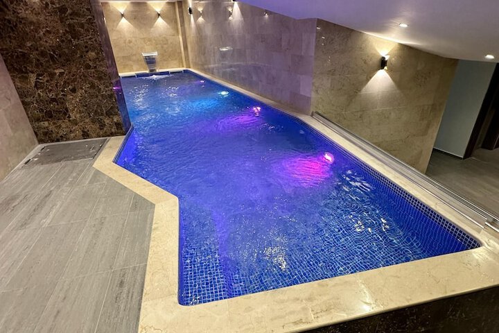 Pool 8 of 18