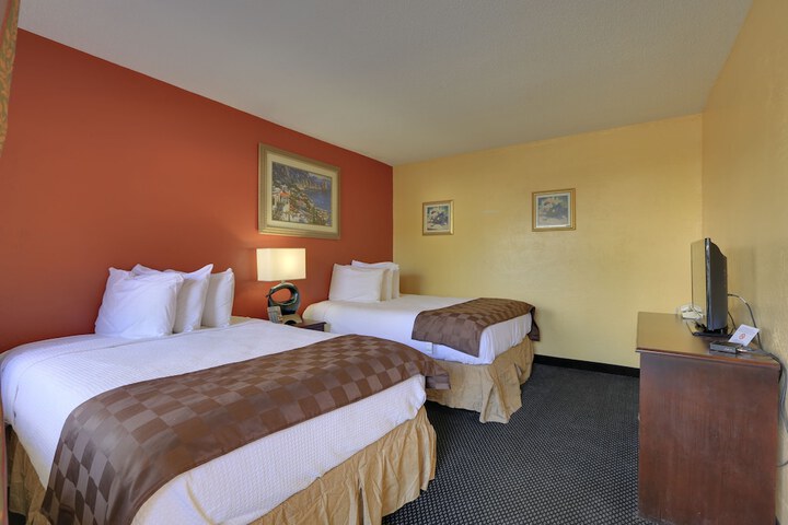 2 Double Beds (4 of 8)
