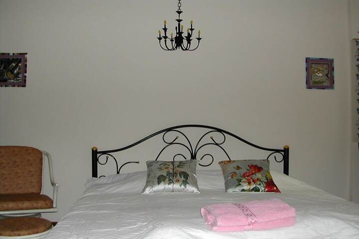 Room 6 of 43