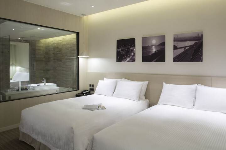 Room 12 of 33