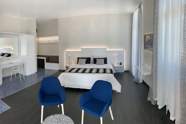 Room 6 of 59