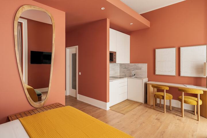Room 5 of 18