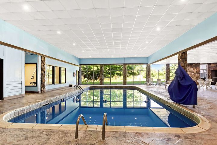 Hotel Pool